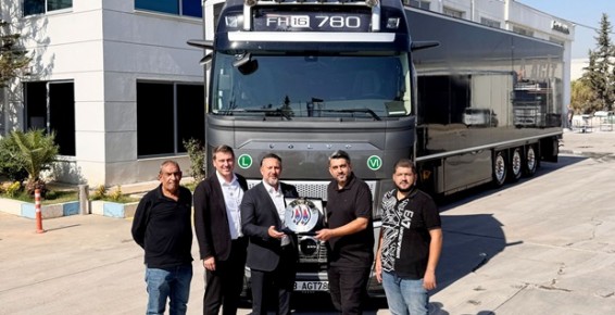 Volvo Trucks, Türkiye’nin İlk Kamera Monitörlü FH16’sını AGİT Nakliyat’a teslim etti